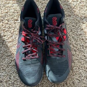 Nike Kyrie flytrap 5 Black and Red Sneakers